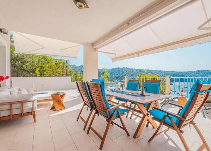 Ferienhaus In Port De Sller Mit Privatem Pool Und Traumblick Auf Den Hafen Und Das Meer